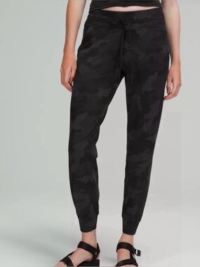 Lululemon Black Camo Scuba Jogger
